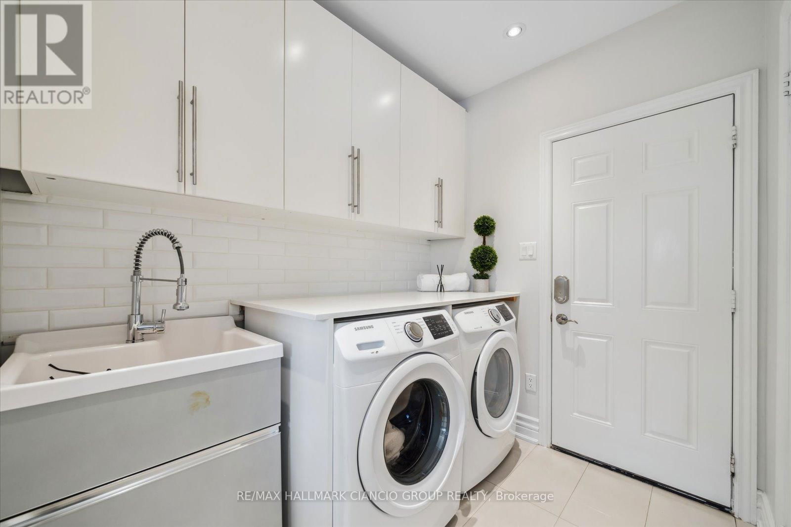 32 MAPLEBANK CRESCENT Image 17