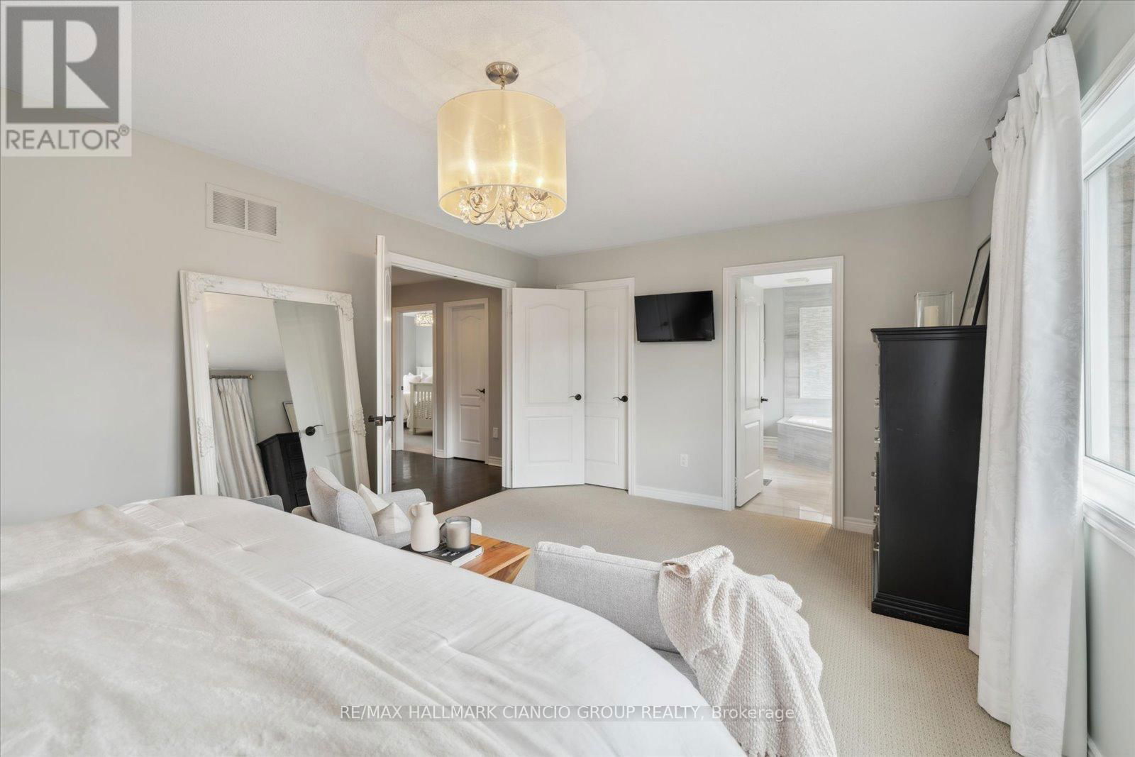 32 MAPLEBANK CRESCENT Image 19