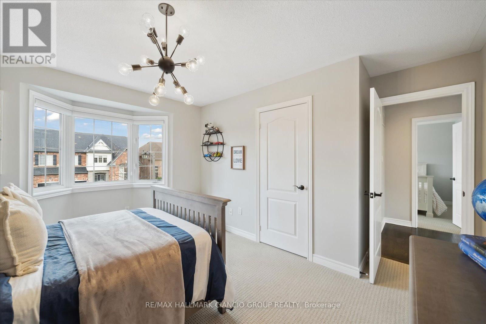32 MAPLEBANK CRESCENT Image 25