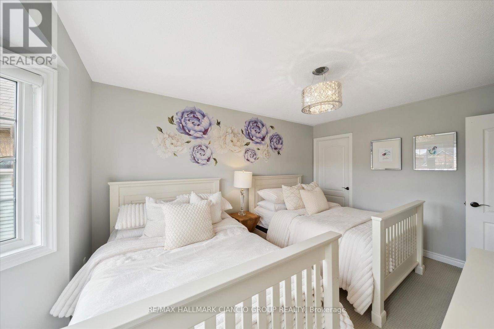 32 MAPLEBANK CRESCENT Image 28