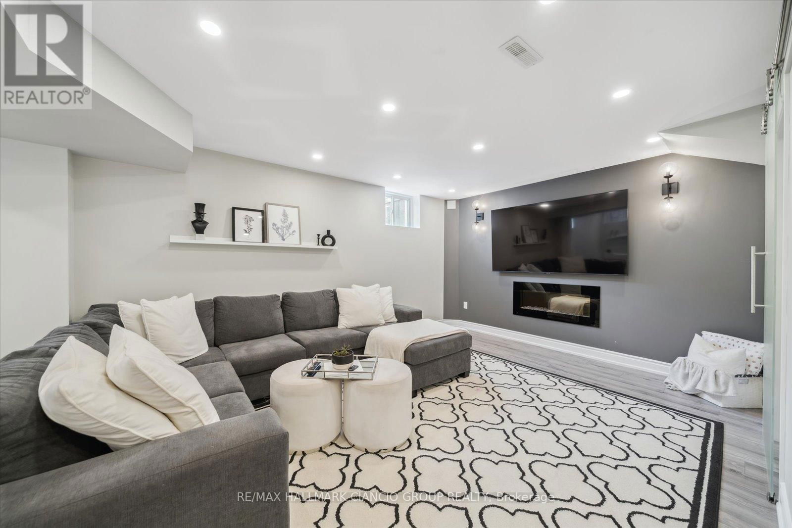 32 MAPLEBANK CRESCENT Image 31