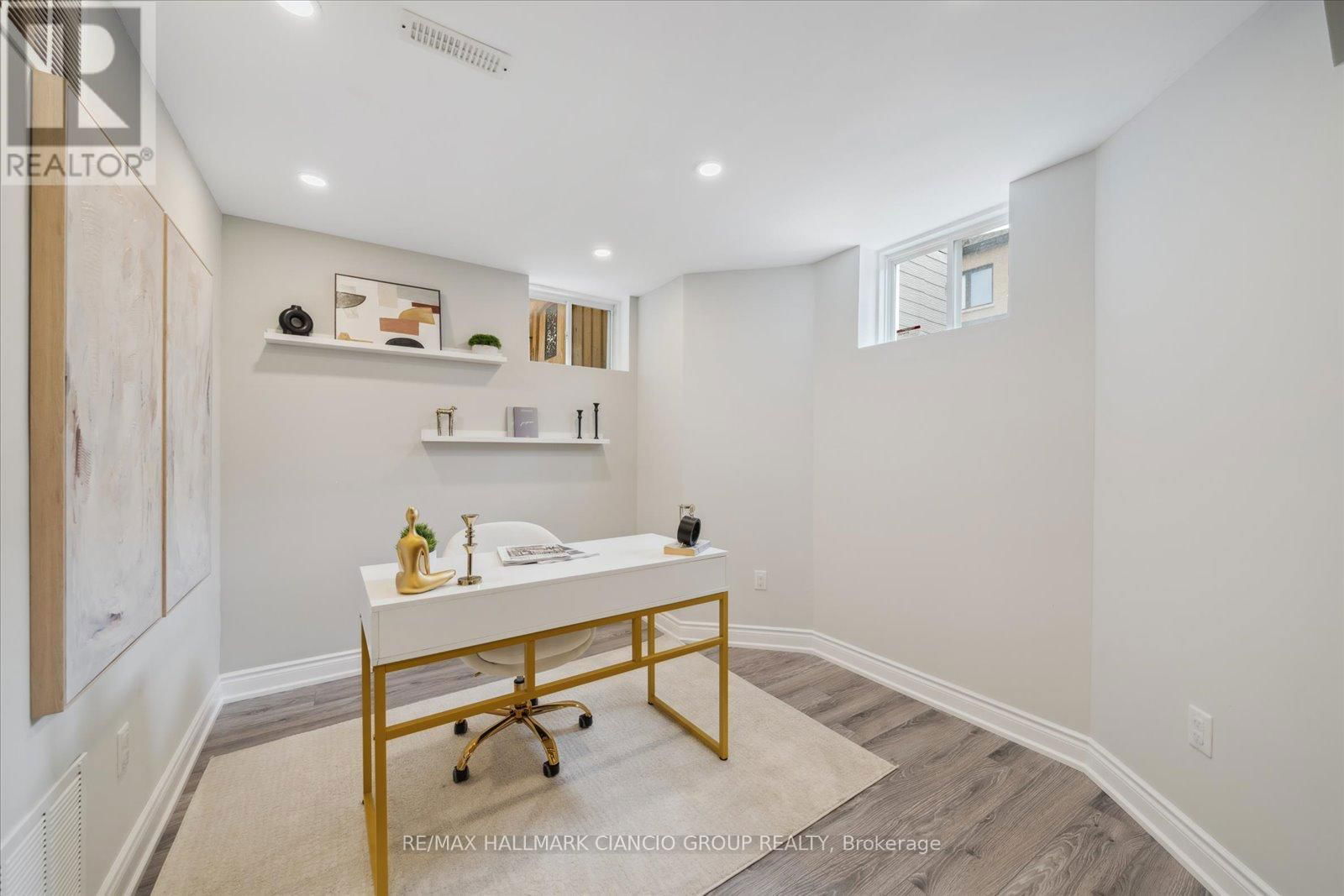 32 MAPLEBANK CRESCENT Image 34