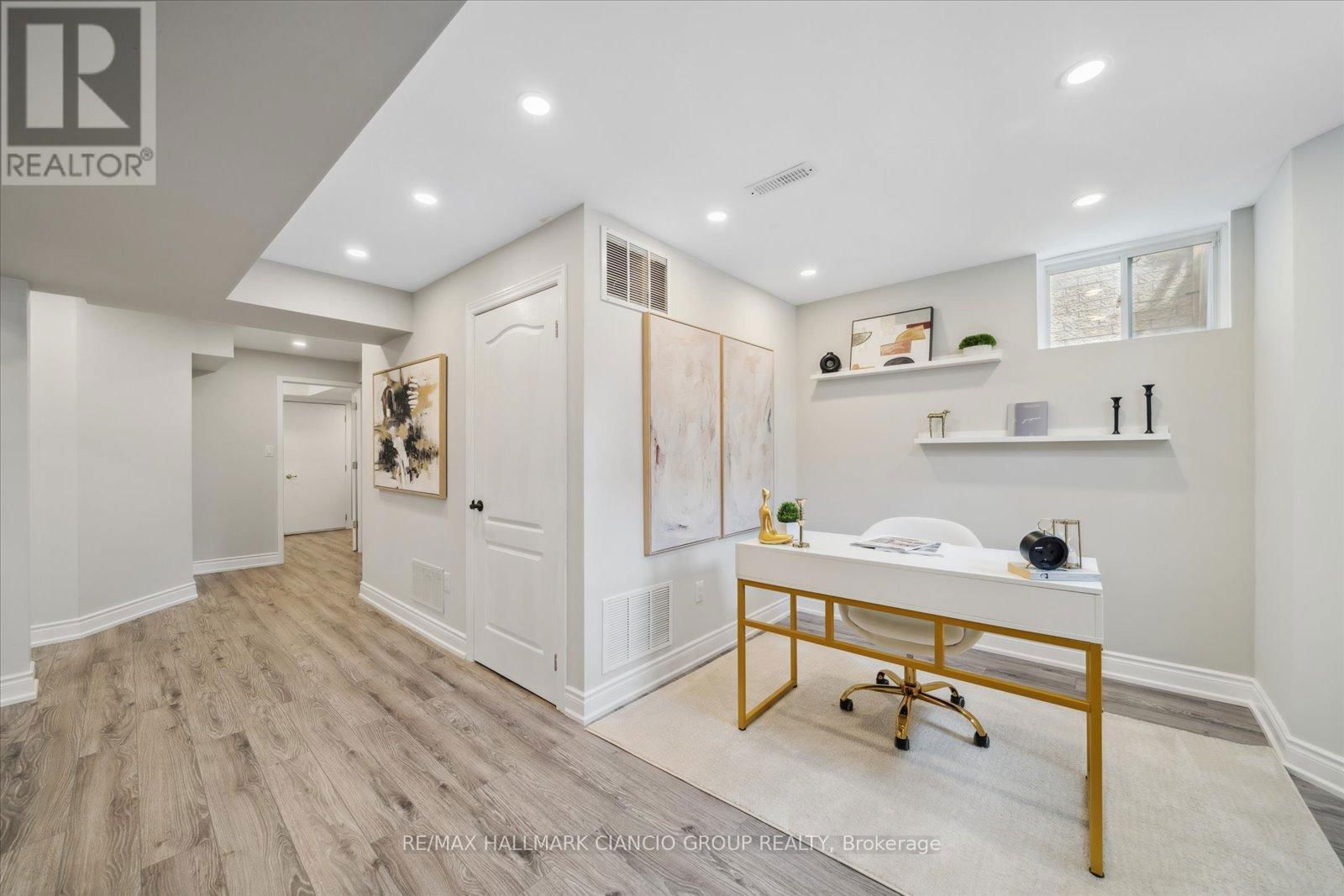 32 MAPLEBANK CRESCENT Image 35
