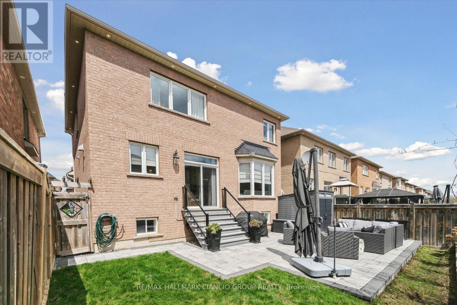 32 MAPLEBANK CRESCENT Image 38