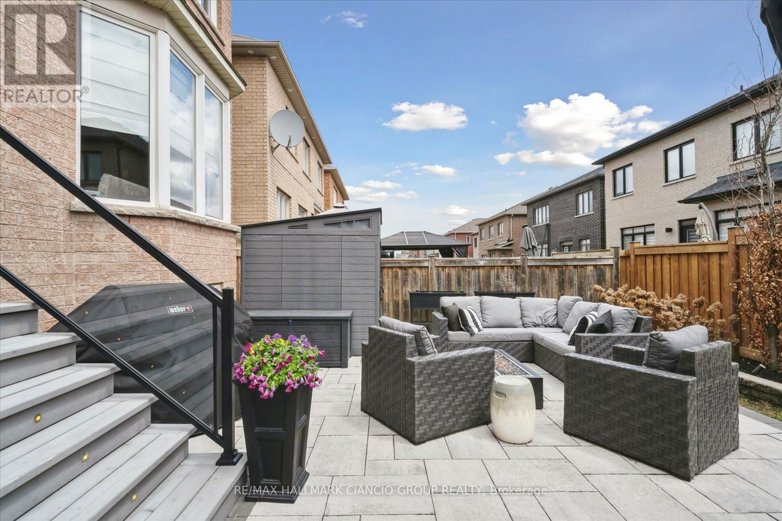 32 MAPLEBANK CRESCENT Image 39