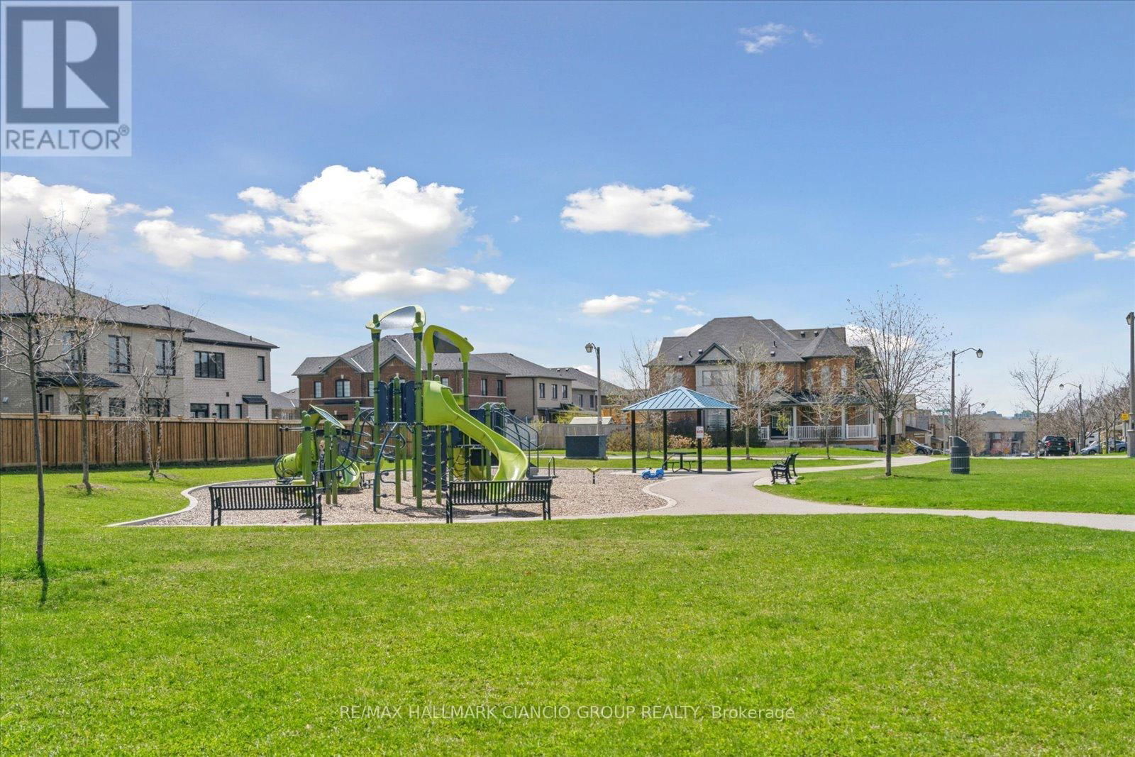 32 MAPLEBANK CRESCENT Image 41
