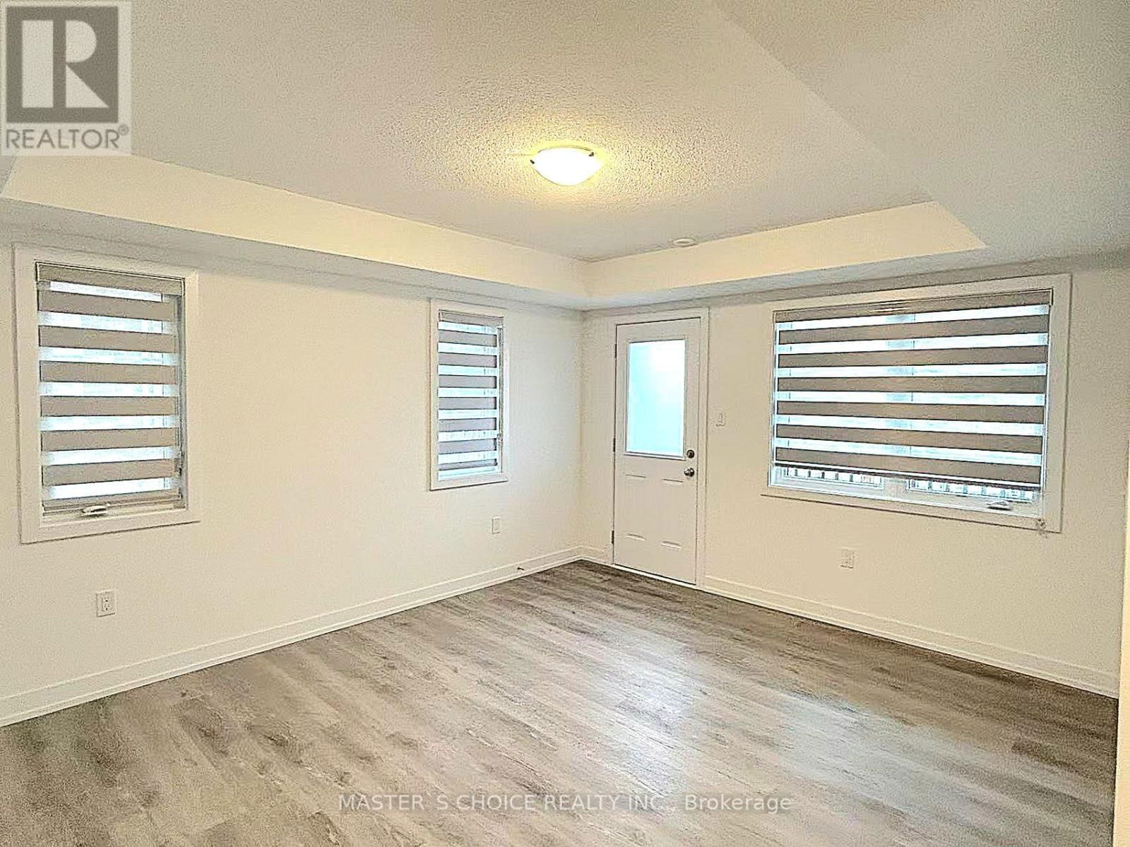 92 LYALL STOKES CIRCLE Image 24