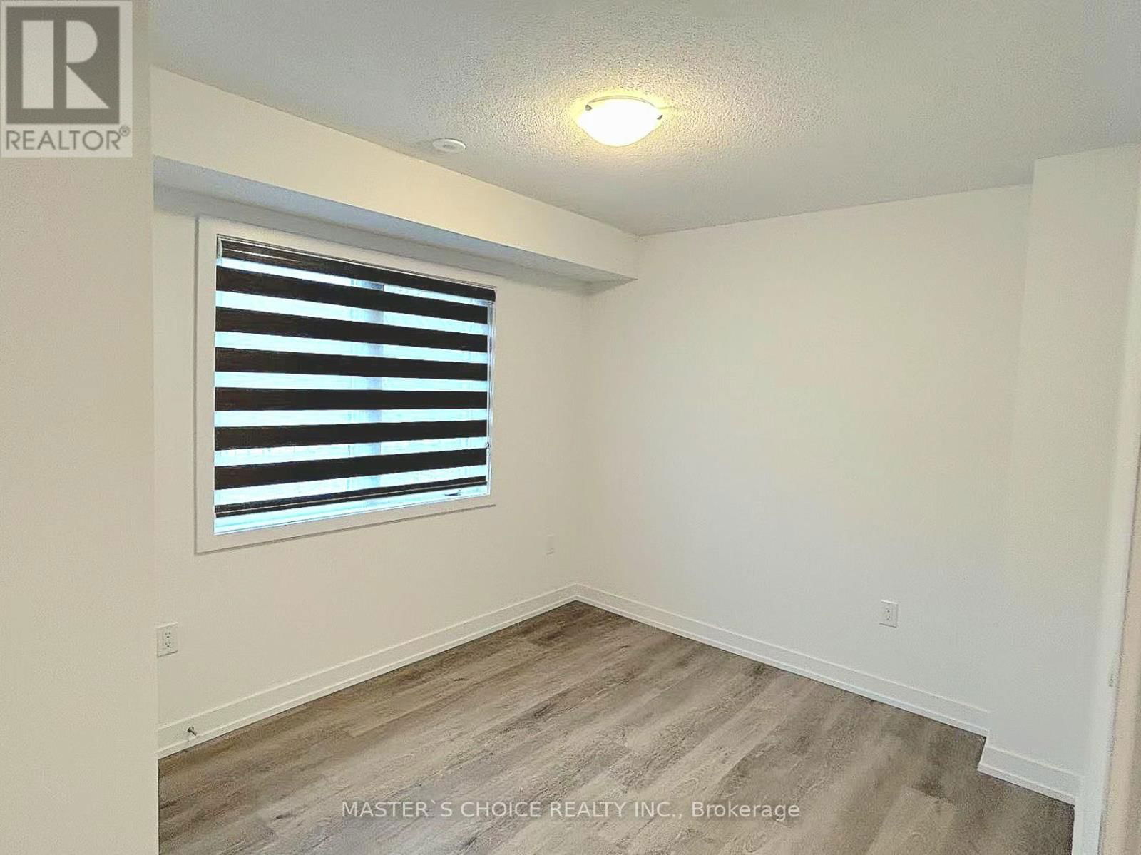 92 LYALL STOKES CIRCLE Image 25