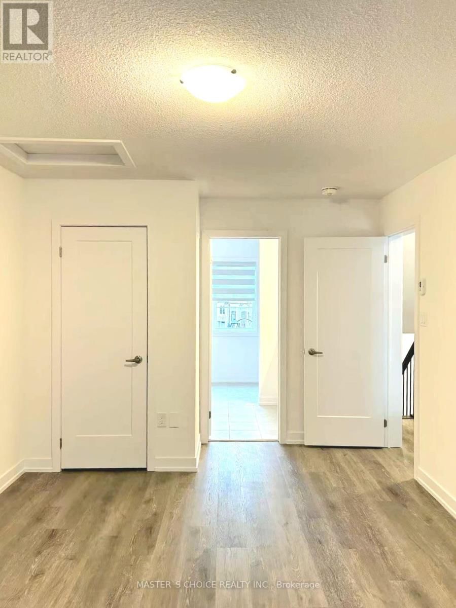 92 LYALL STOKES CIRCLE Image 30
