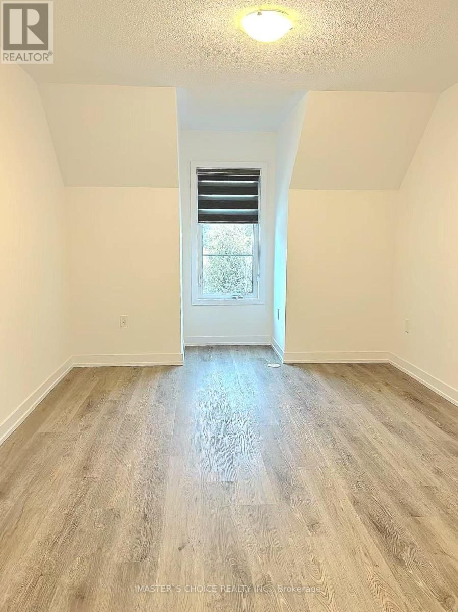 92 LYALL STOKES CIRCLE Image 31