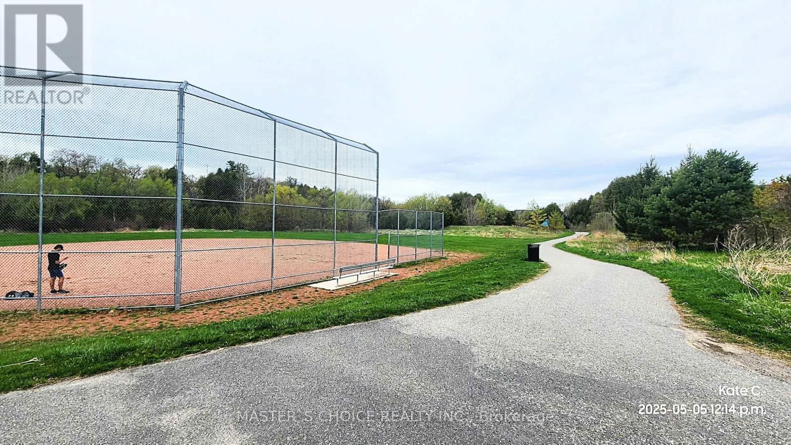 92 LYALL STOKES CIRCLE Image 37