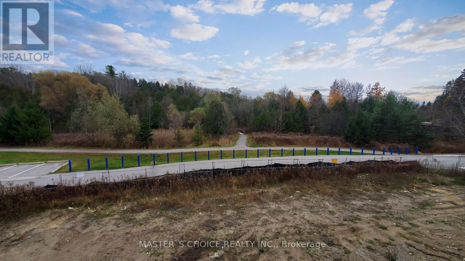 92 LYALL STOKES CIRCLE Image 45