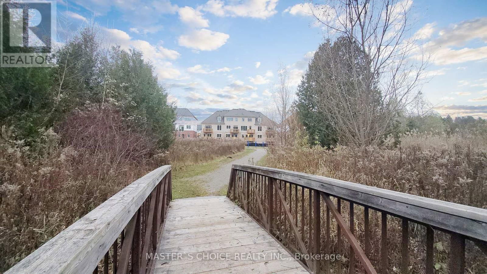 92 LYALL STOKES CIRCLE Image 46