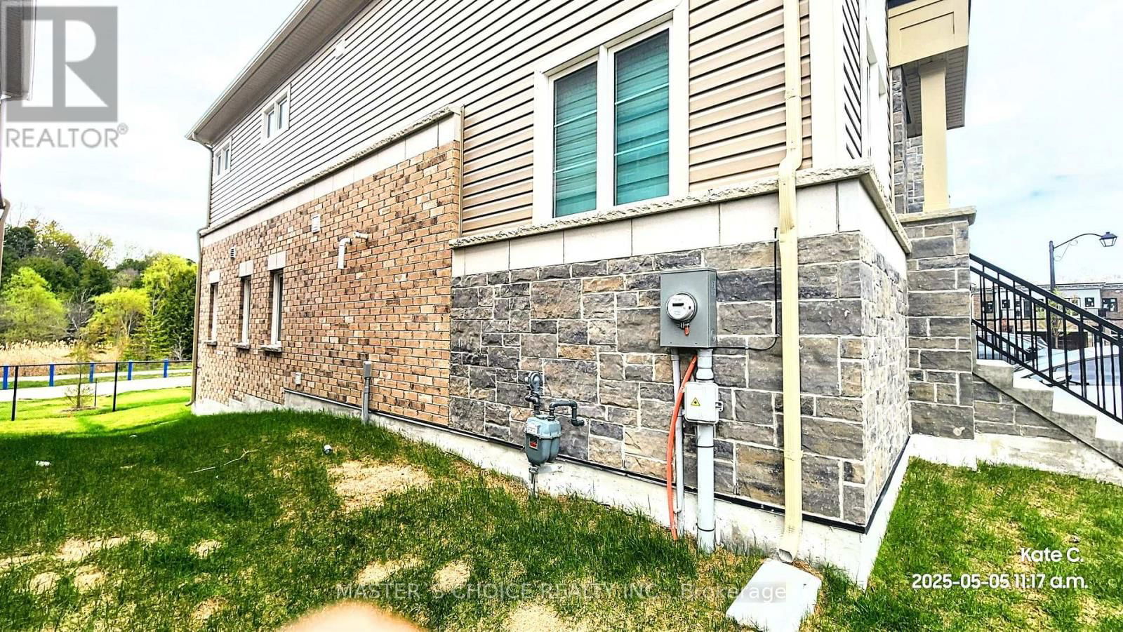 92 LYALL STOKES CIRCLE Image 7