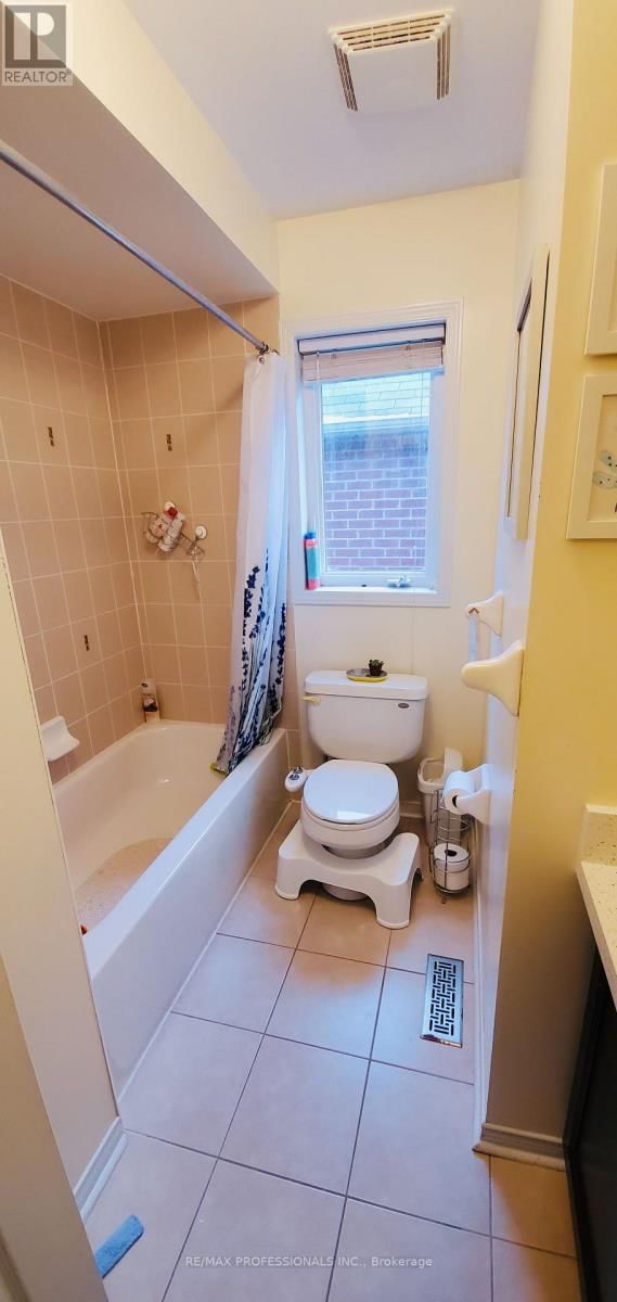 28 LARAMIE CRESCENT Image 11