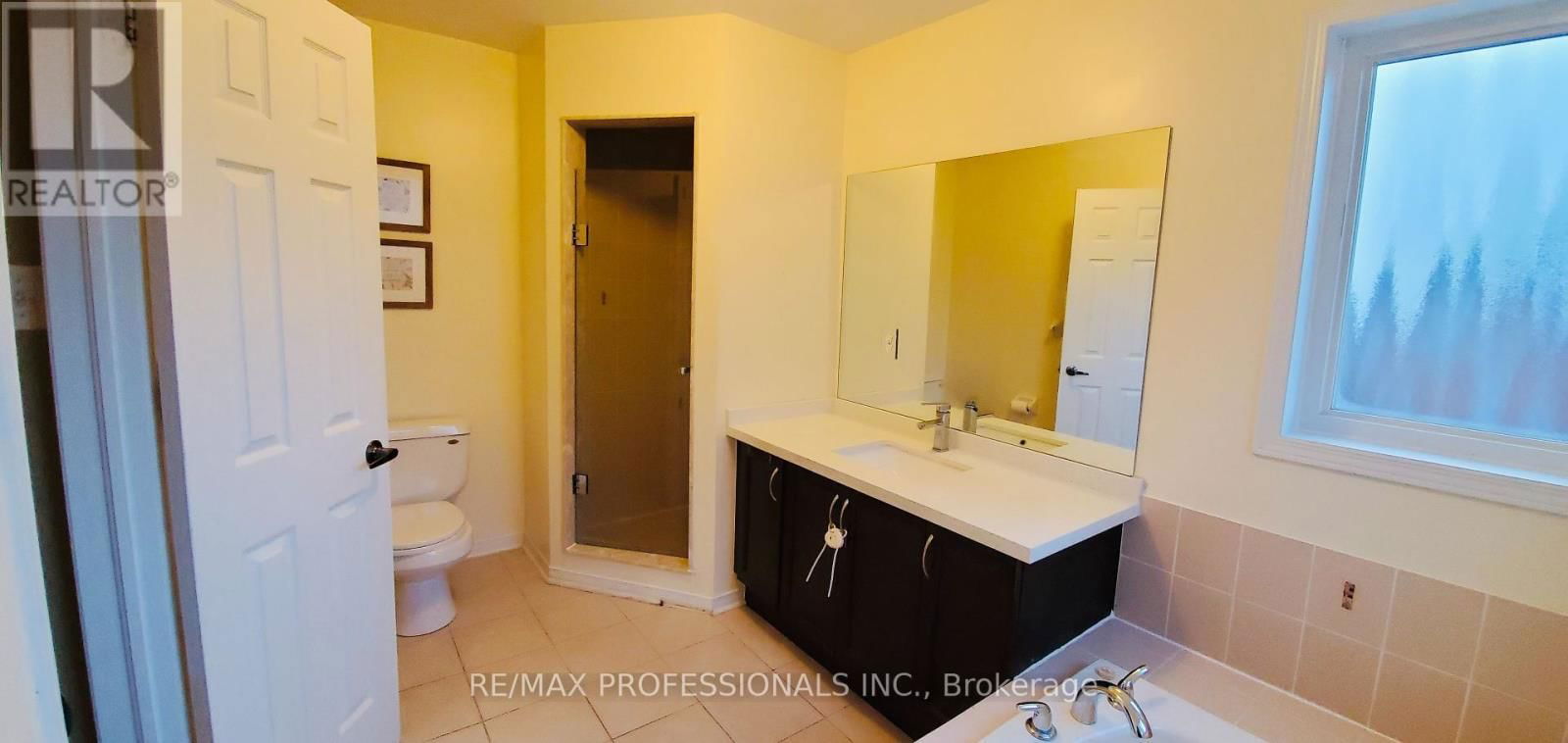 28 LARAMIE CRESCENT Image 13