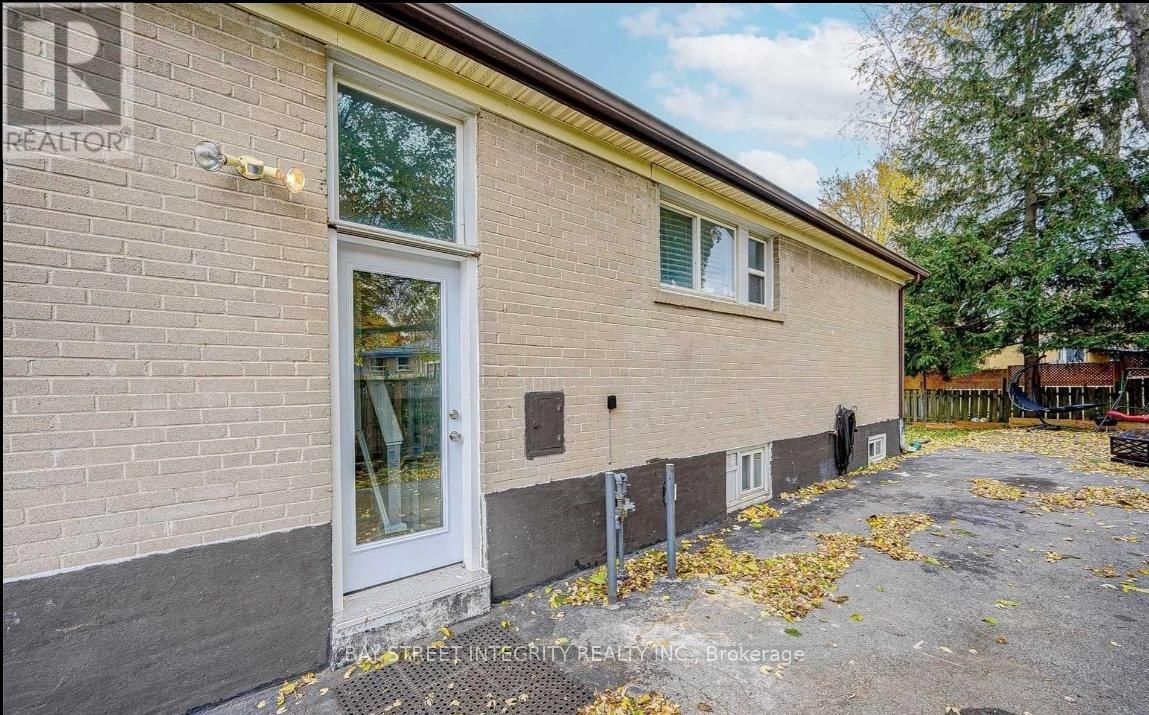 Main 416 BROWNDALE CRESCENT Image 2