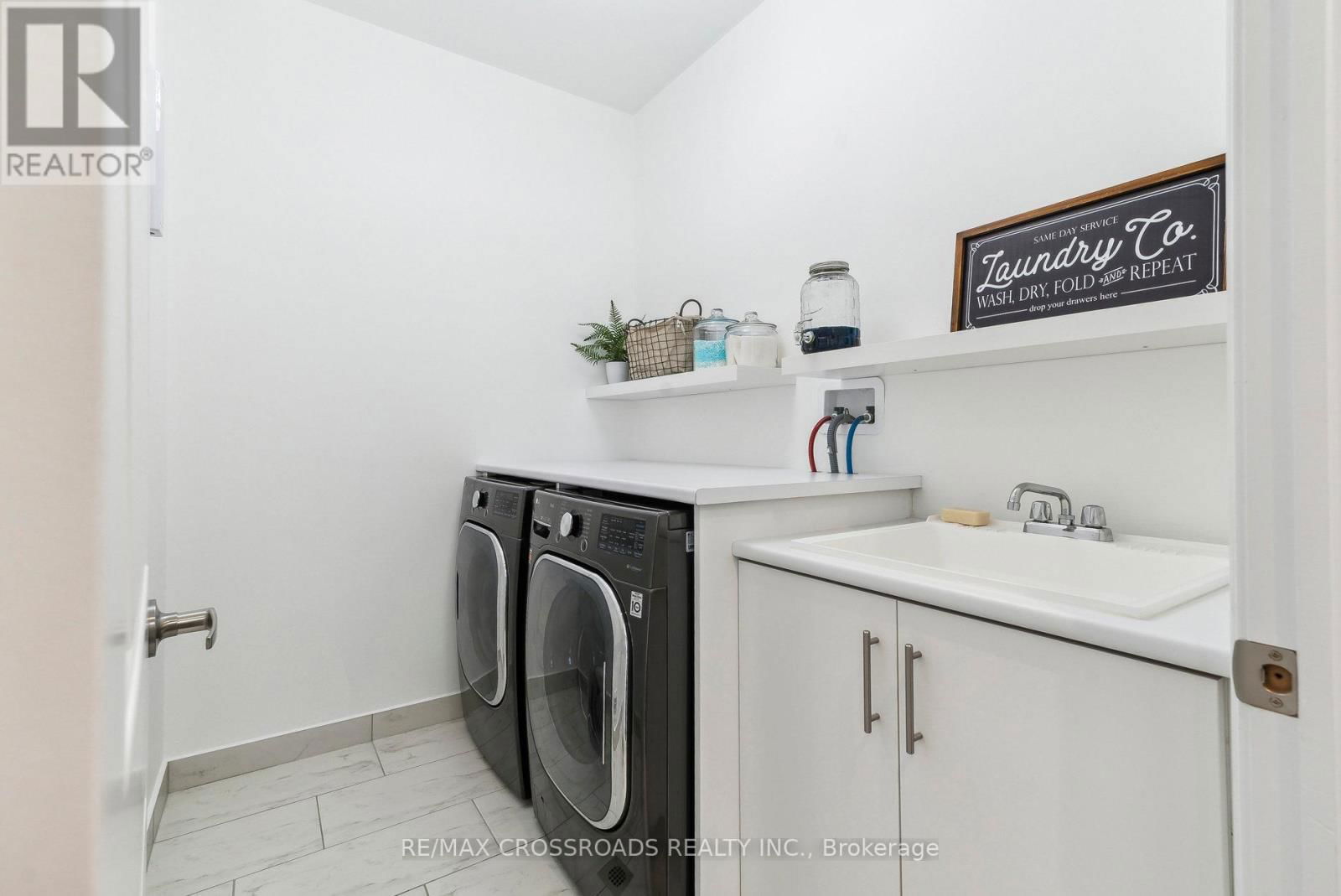 48 MUMBERSON STREET Image 32