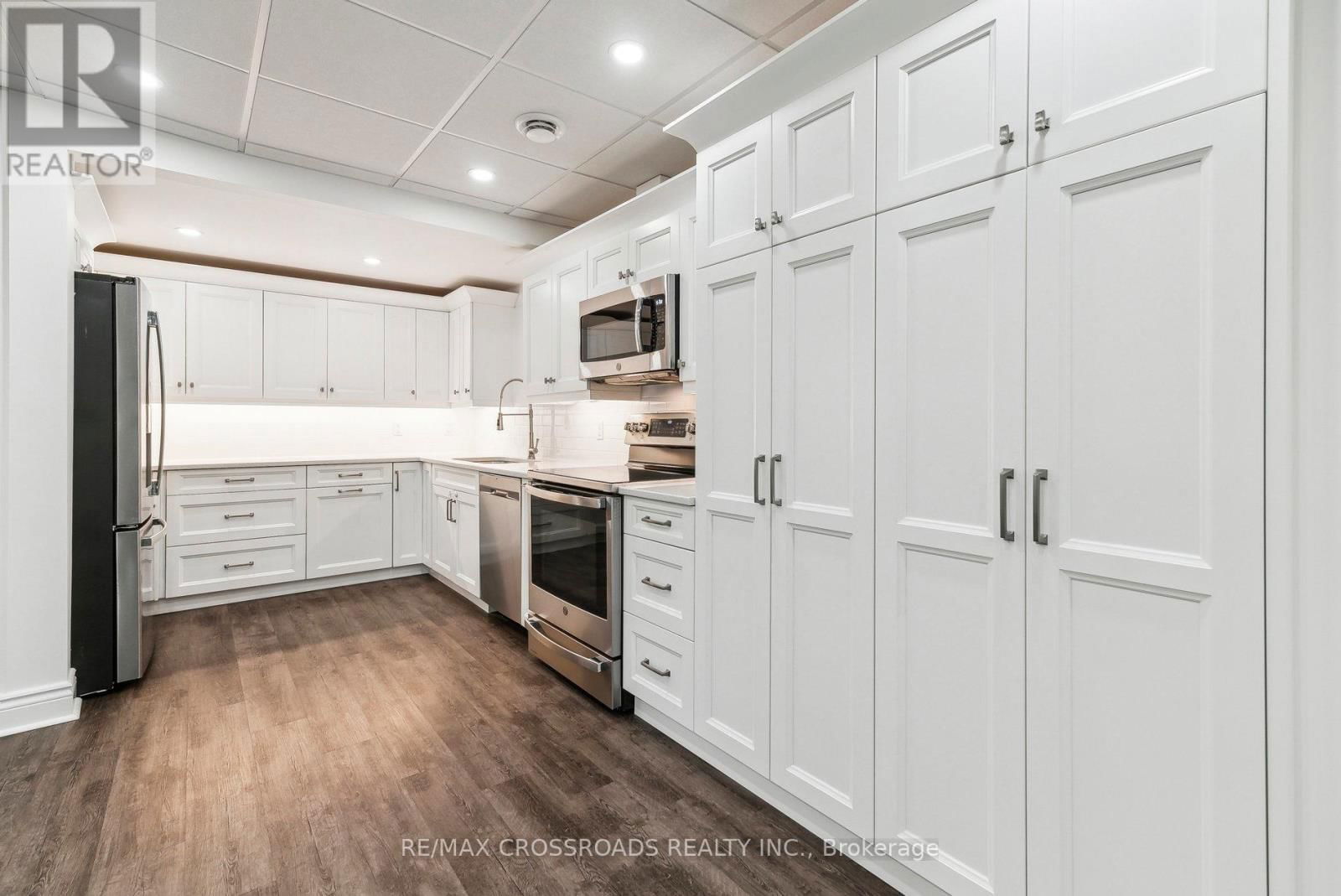 48 MUMBERSON STREET Image 36