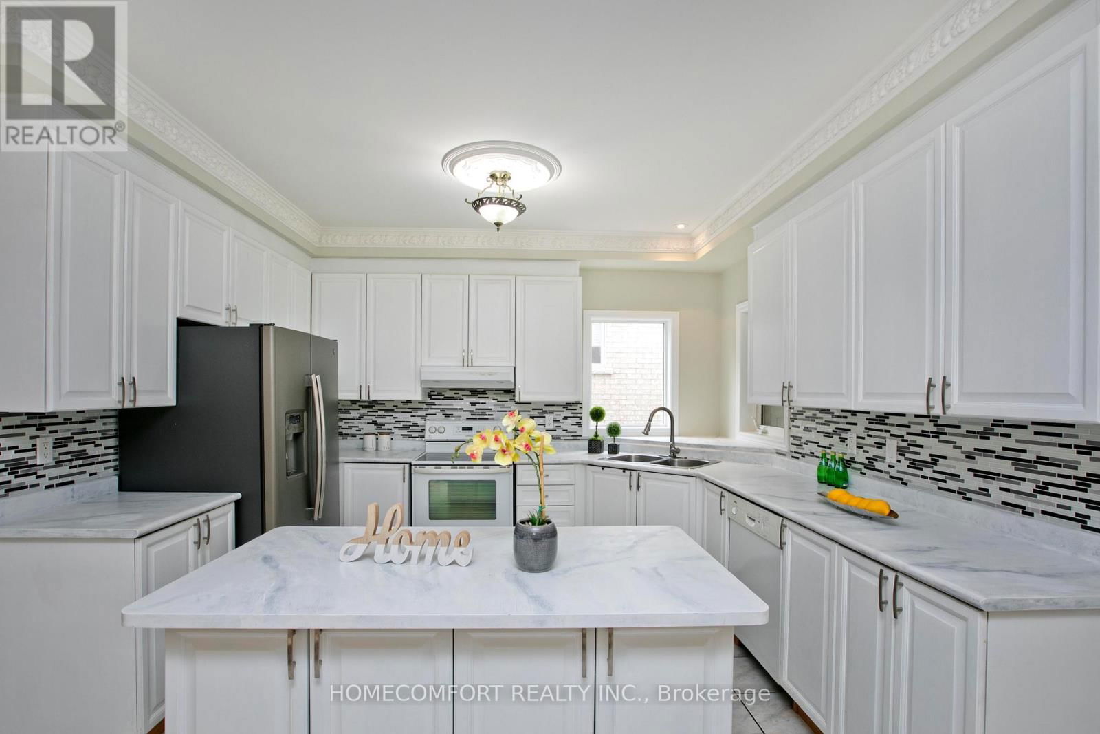 182 SIDERNO CRESCENT Image 12