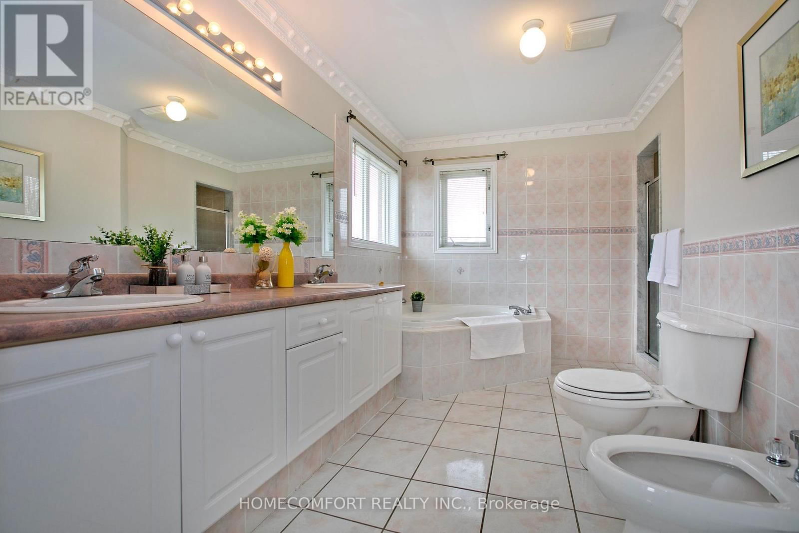 182 SIDERNO CRESCENT Image 23