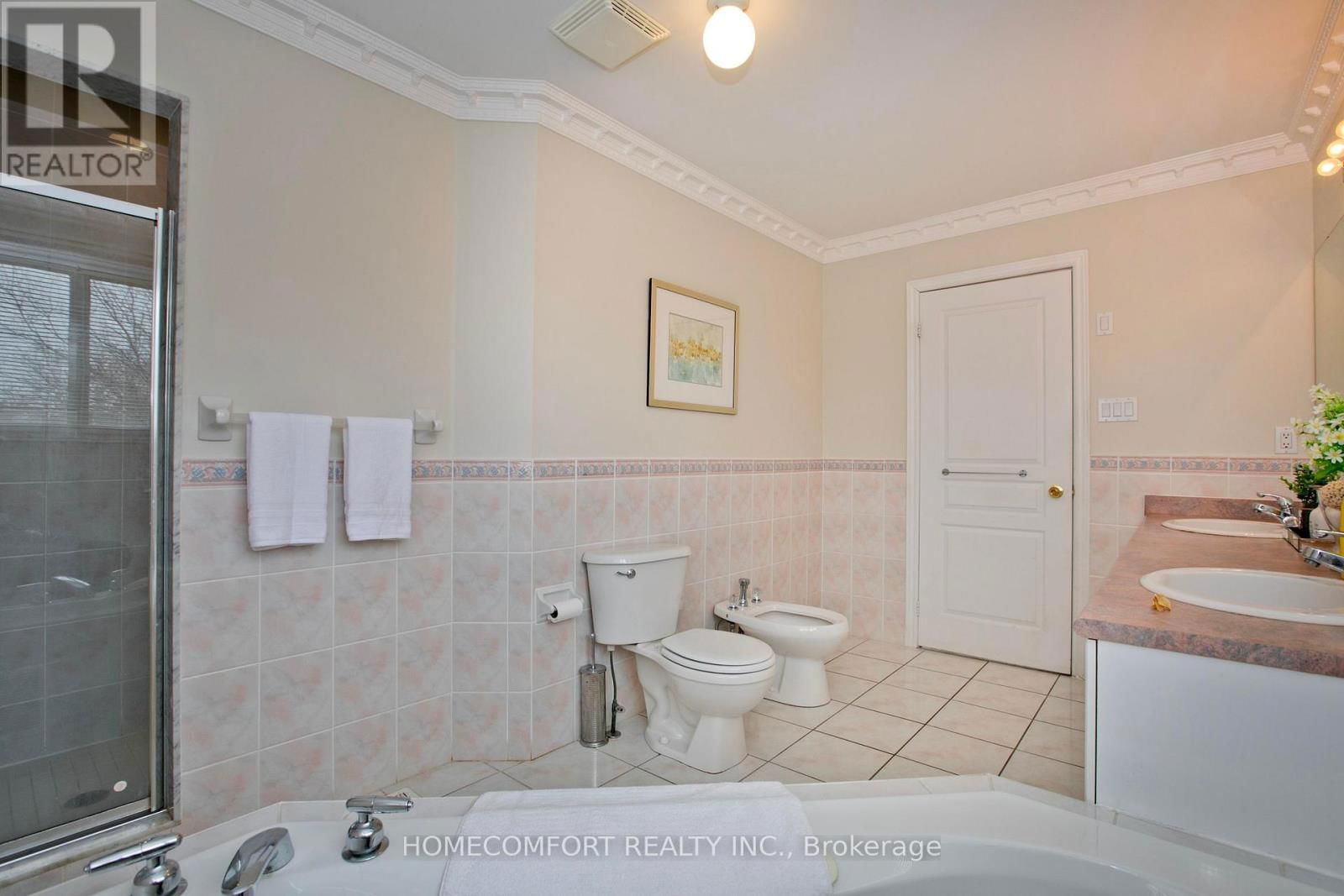 182 SIDERNO CRESCENT Image 24