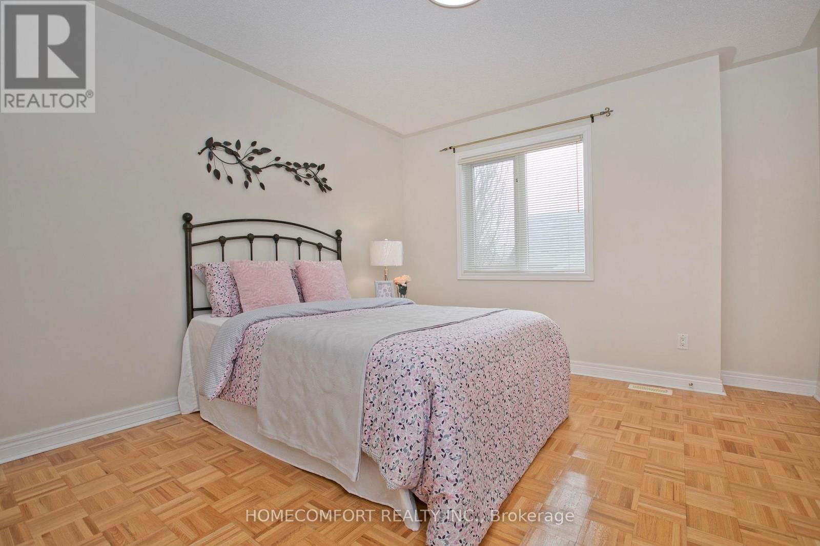 182 SIDERNO CRESCENT Image 26