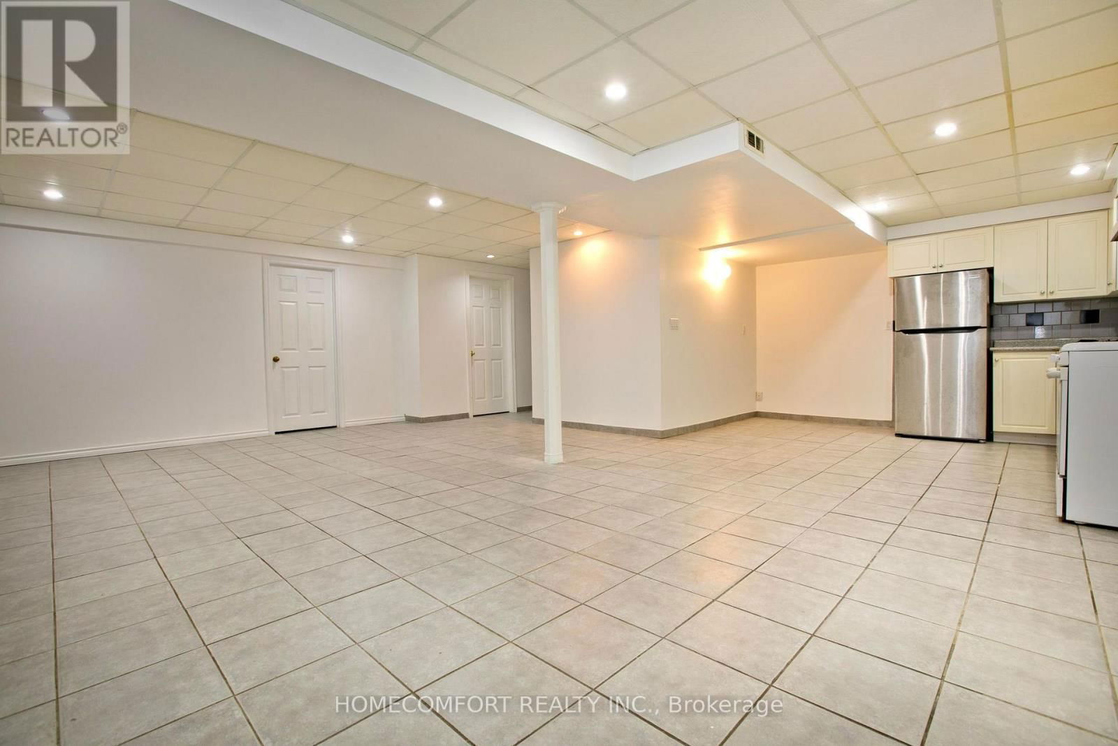 182 SIDERNO CRESCENT Image 32