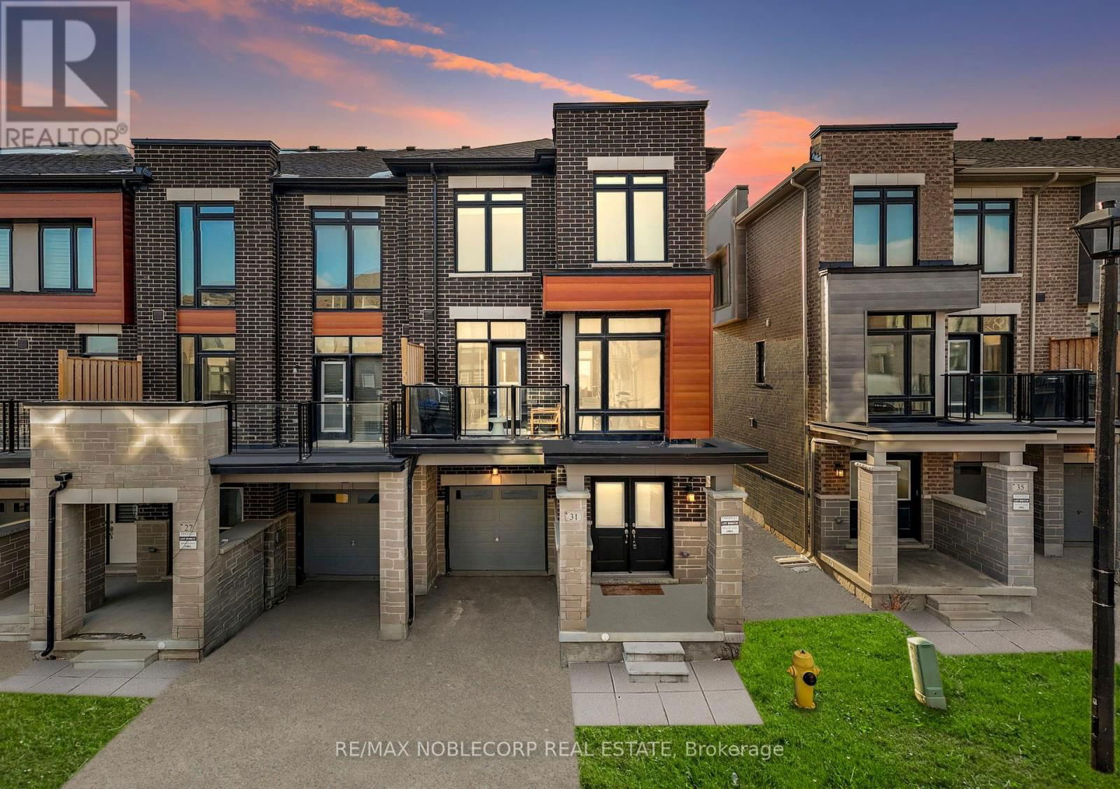 31 HOLYROOD CRESCENT Image 1