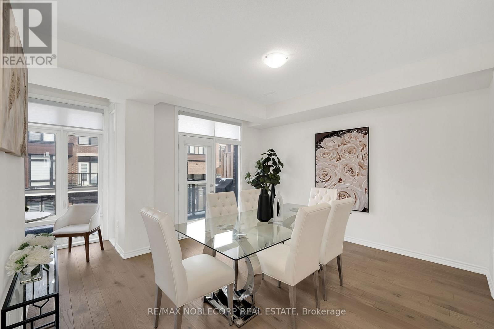 31 HOLYROOD CRESCENT Image 14