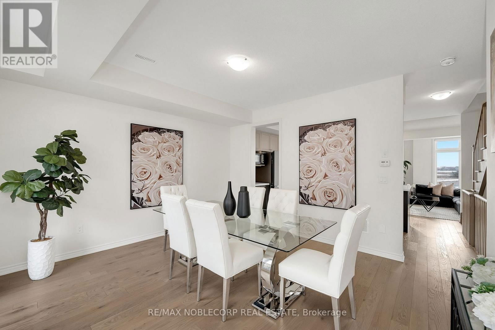 31 HOLYROOD CRESCENT Image 17