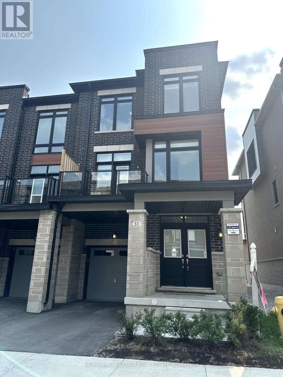 31 HOLYROOD CRESCENT Image 27