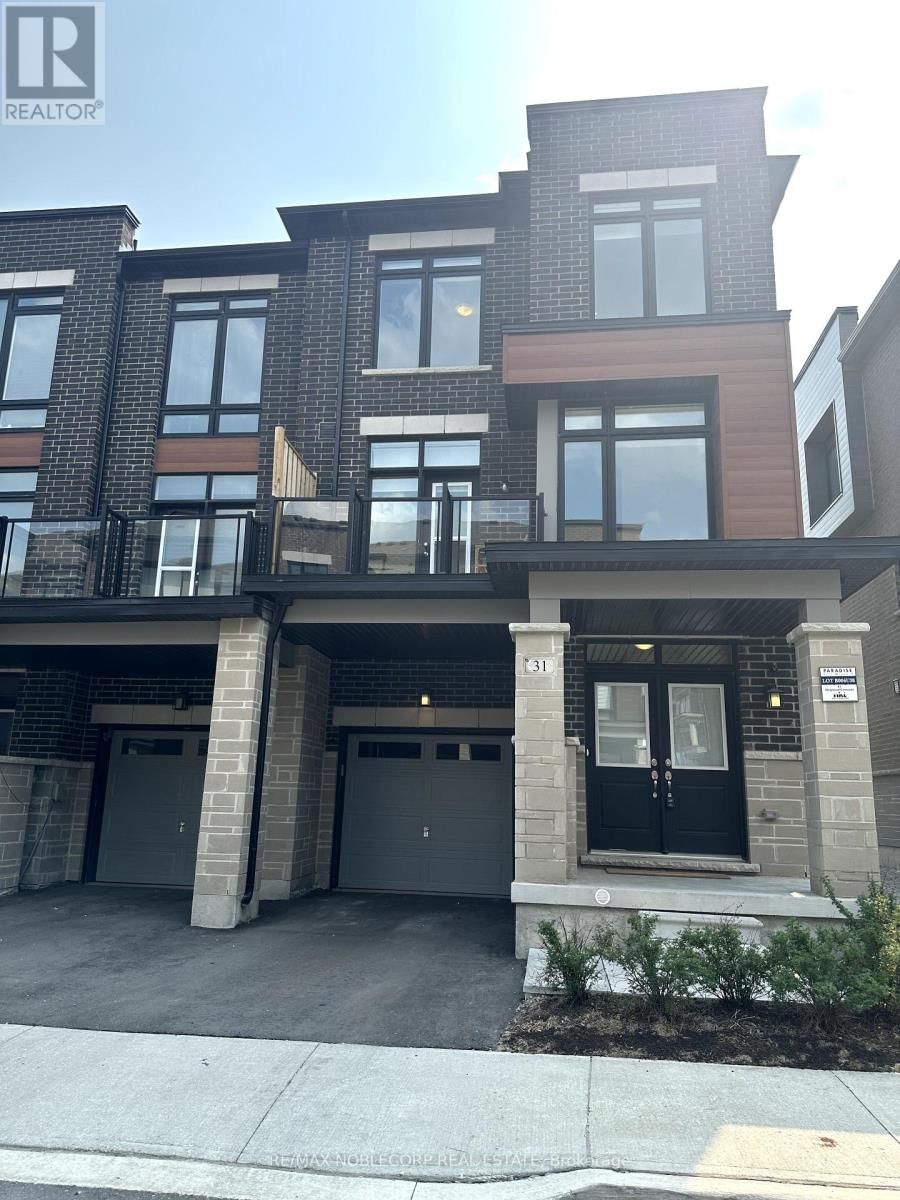 31 HOLYROOD CRESCENT Image 28