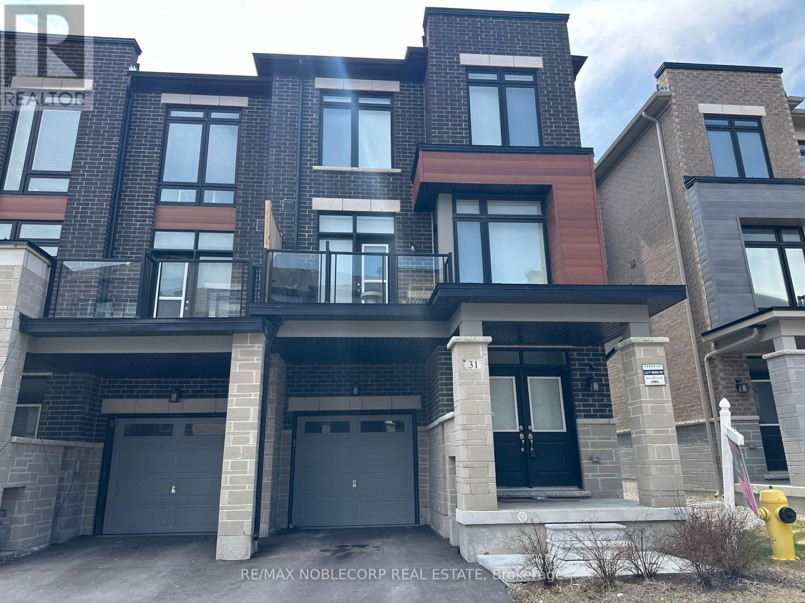 31 HOLYROOD CRESCENT Image 3