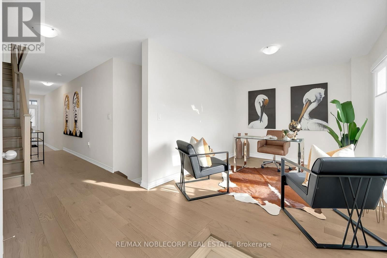 31 HOLYROOD CRESCENT Image 5