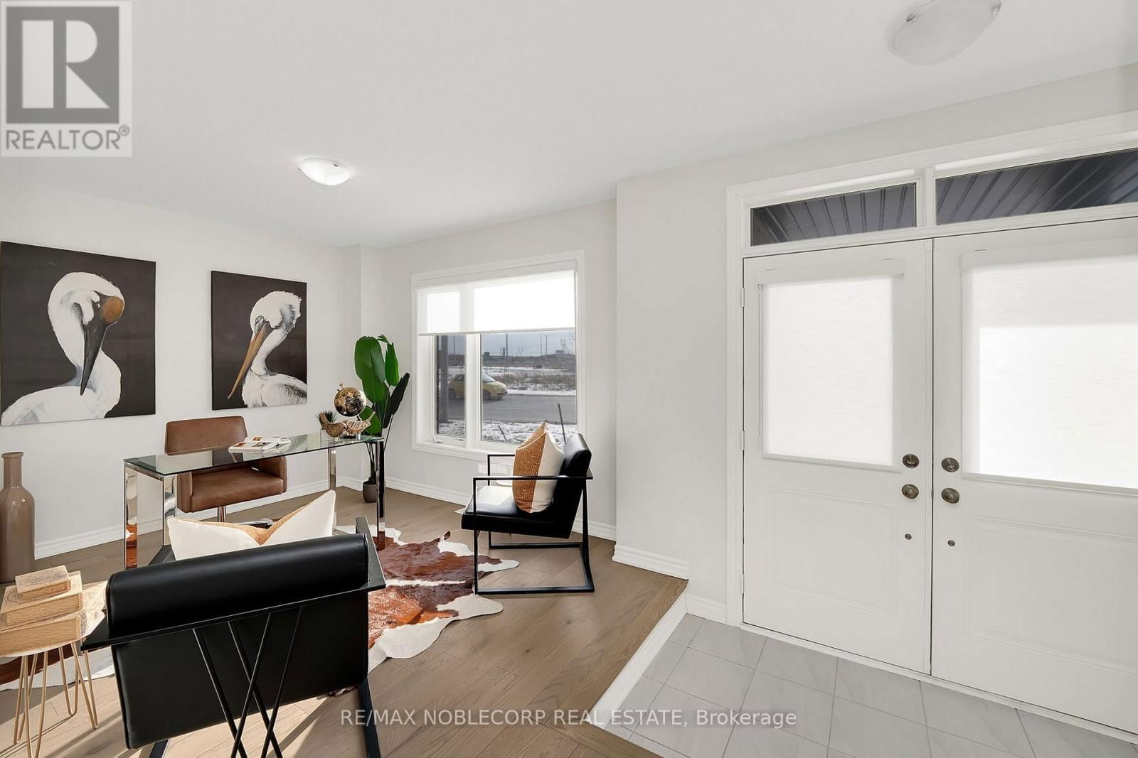 31 HOLYROOD CRESCENT Image 6
