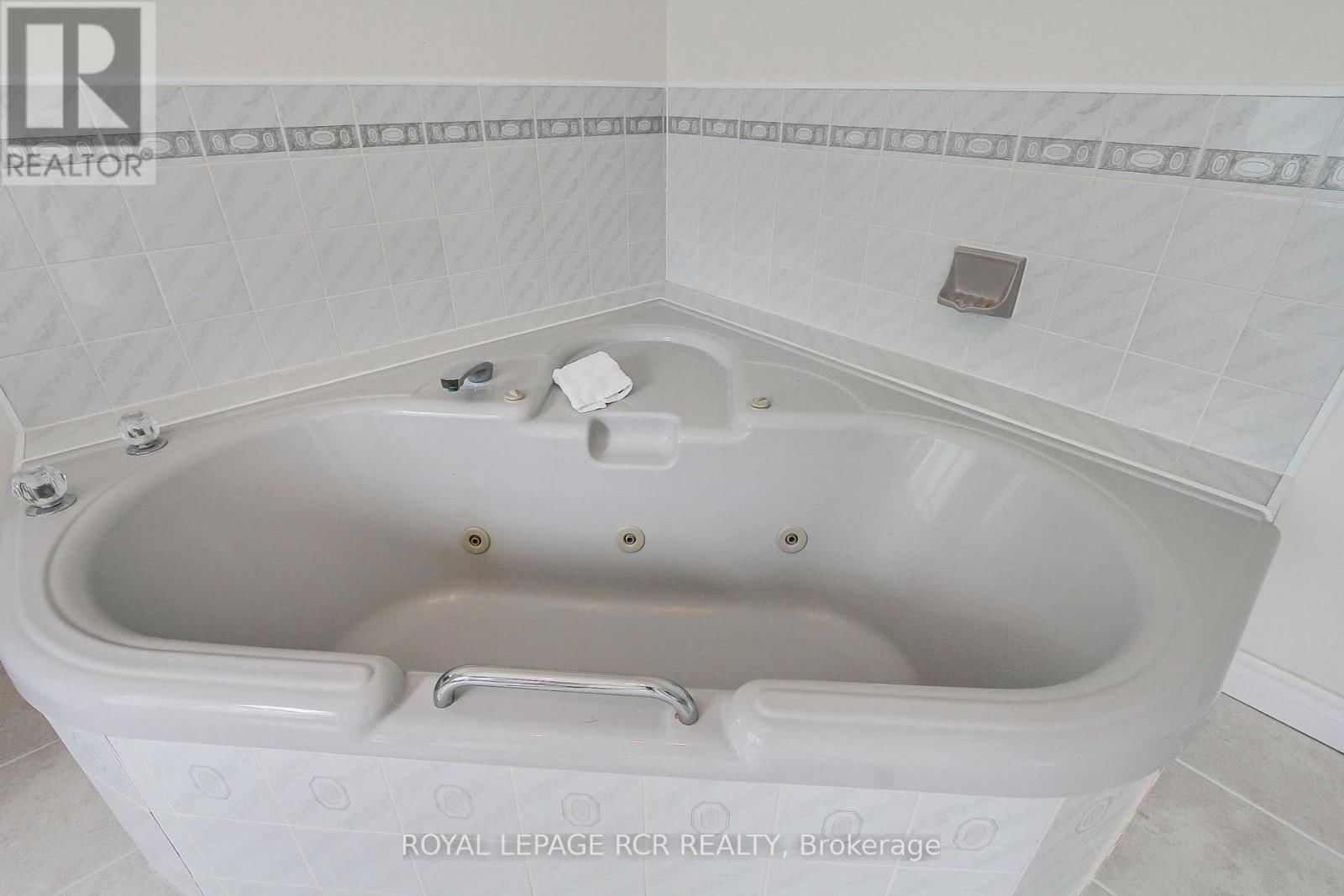 10 LEPARD CRESCENT Image 32