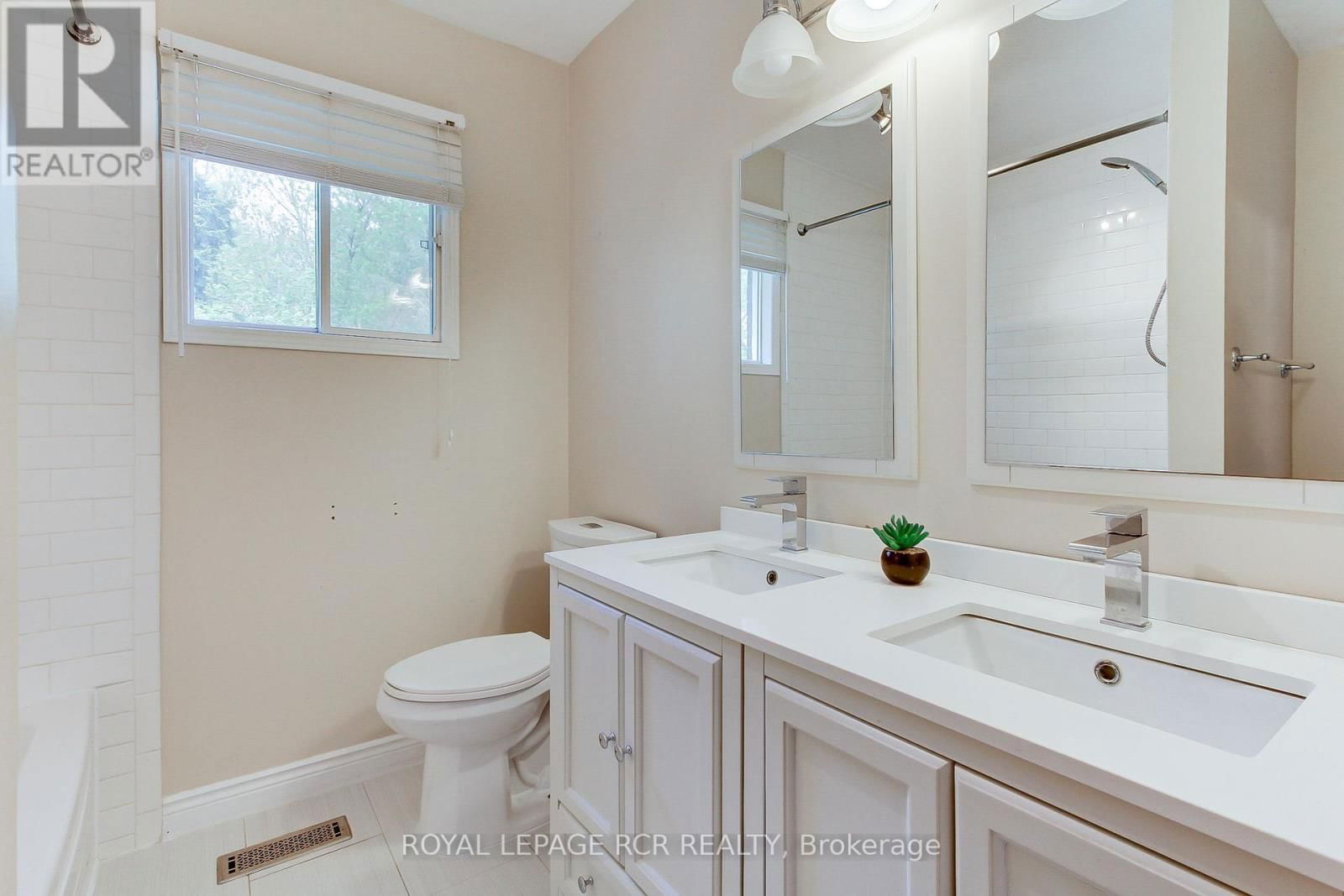 10 LEPARD CRESCENT Image 37