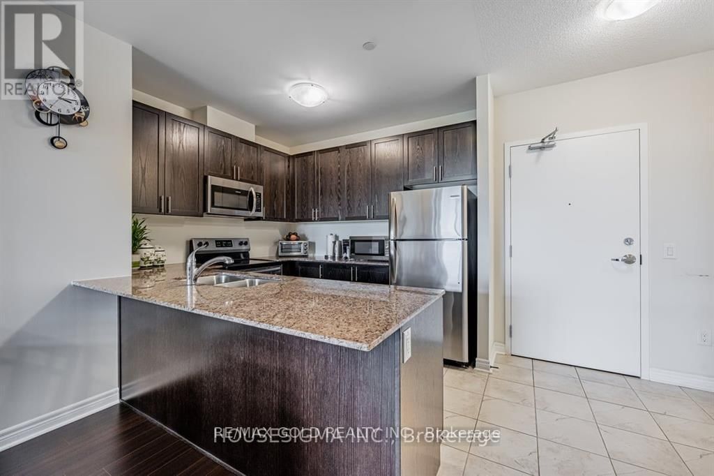 203 - 39 NEW DELHI DRIVE Image 3