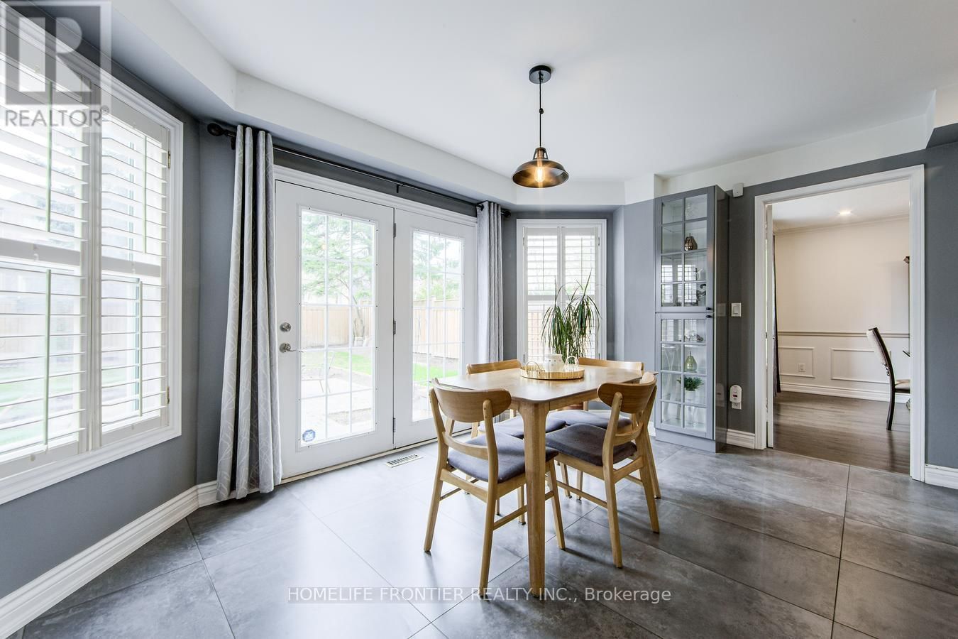 292 CROSSLAND GATE Image 12