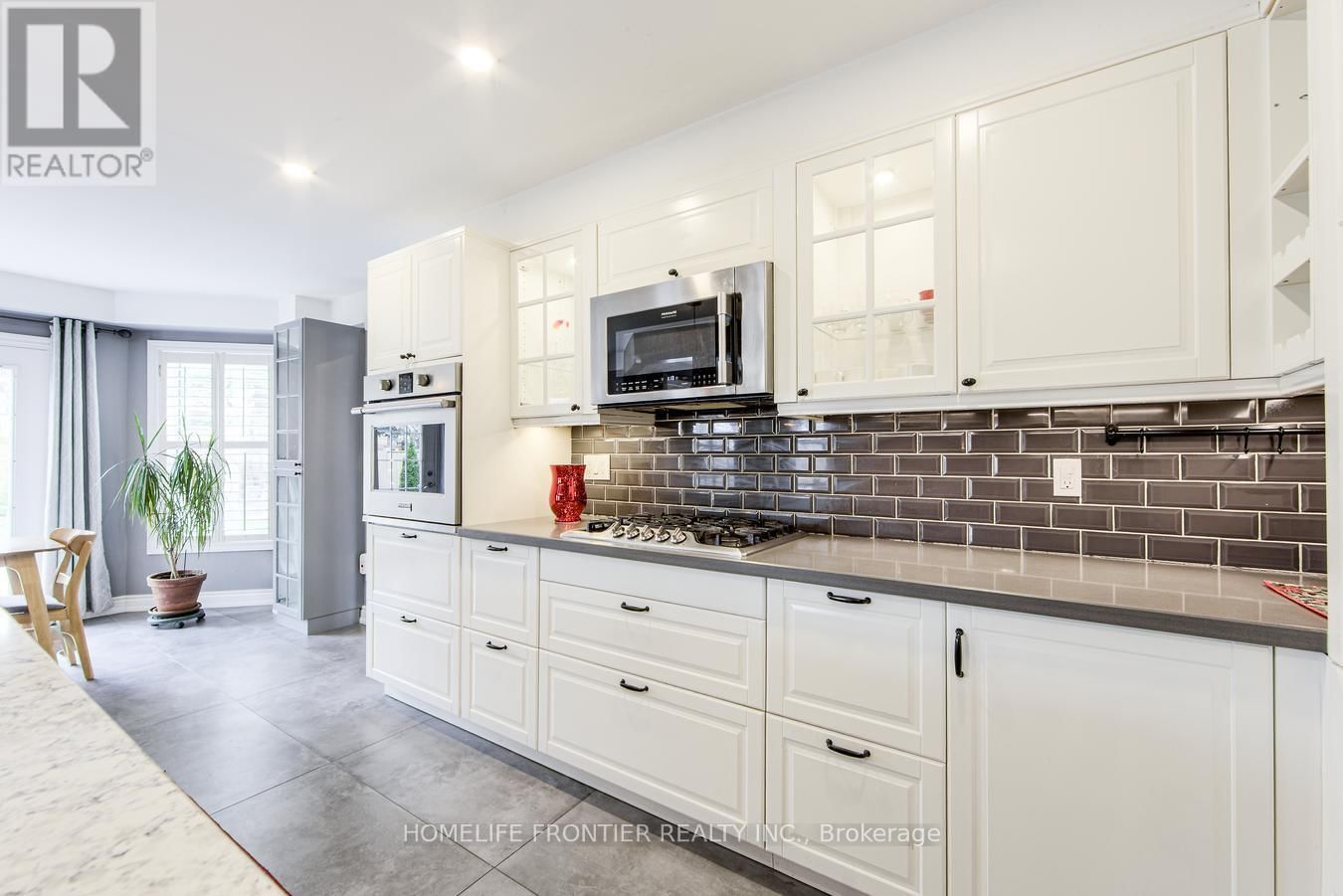 292 CROSSLAND GATE Image 18