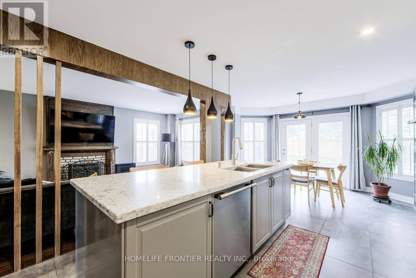292 CROSSLAND GATE Image 19
