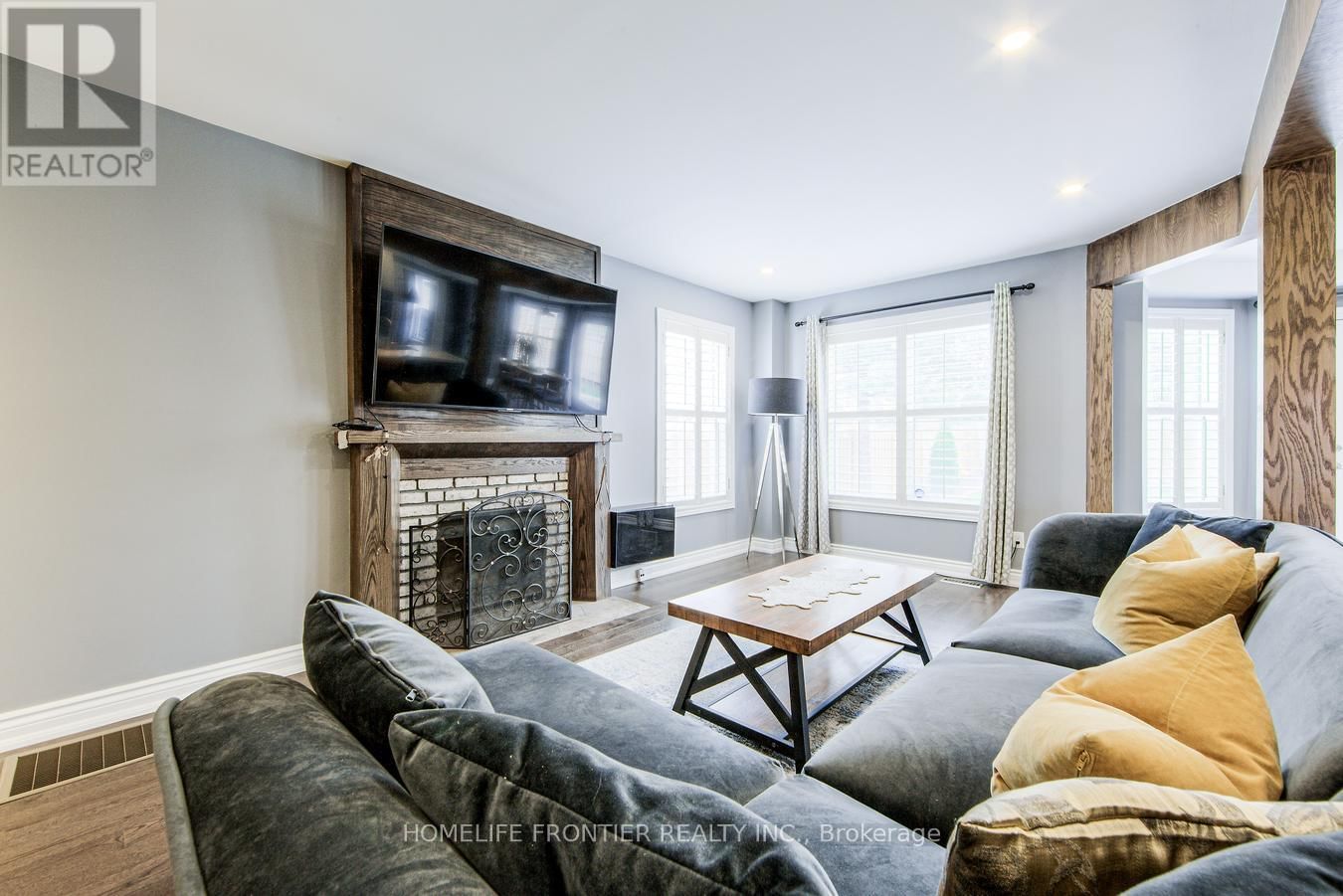 292 CROSSLAND GATE Image 24