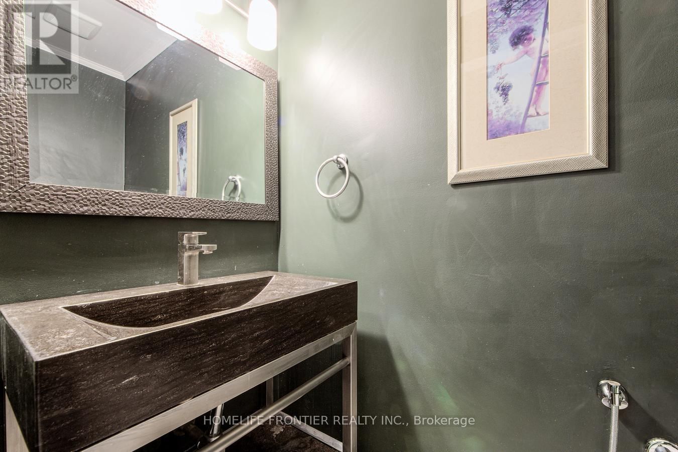 292 CROSSLAND GATE Image 26