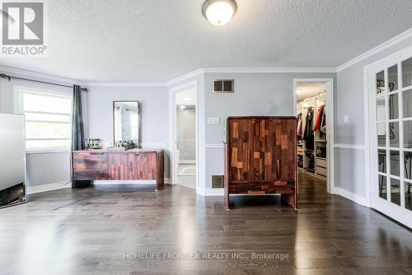 292 CROSSLAND GATE Image 33
