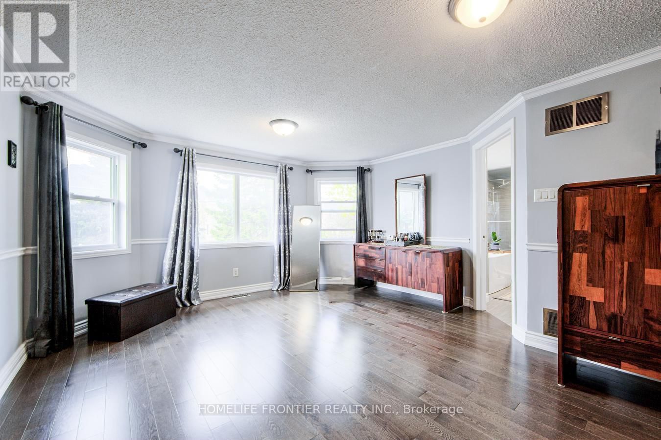 292 CROSSLAND GATE Image 34