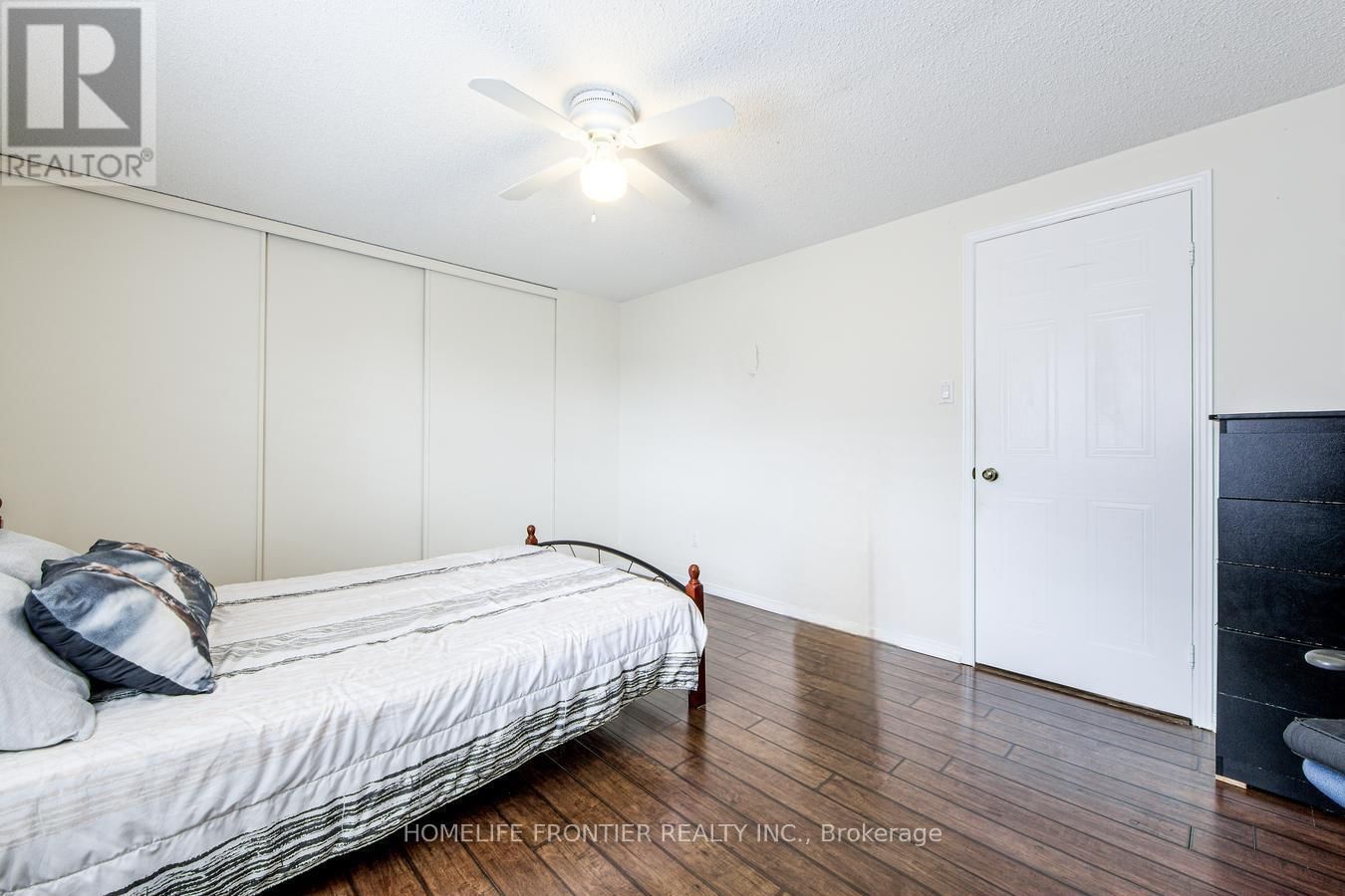 292 CROSSLAND GATE Image 37