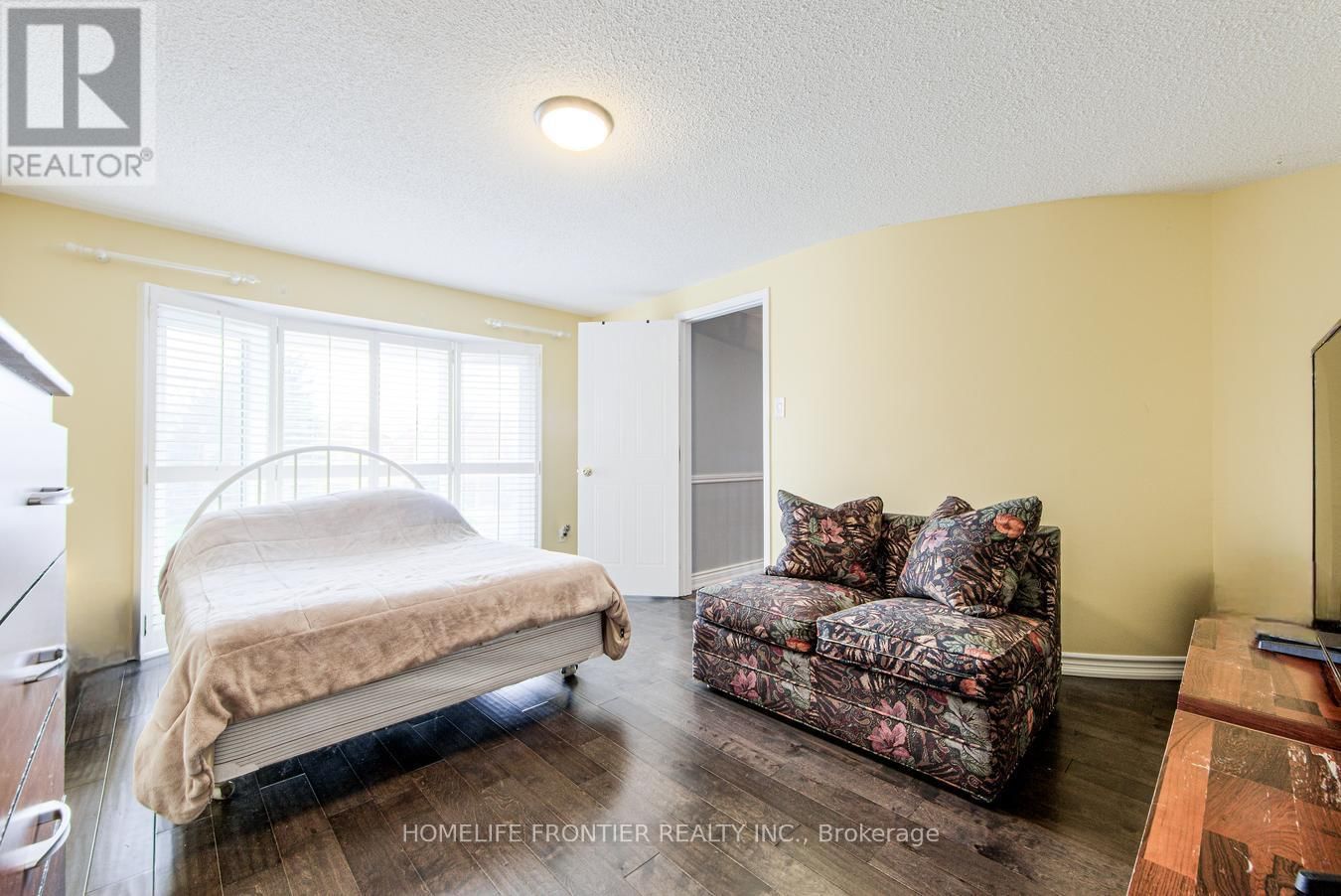 292 CROSSLAND GATE Image 39