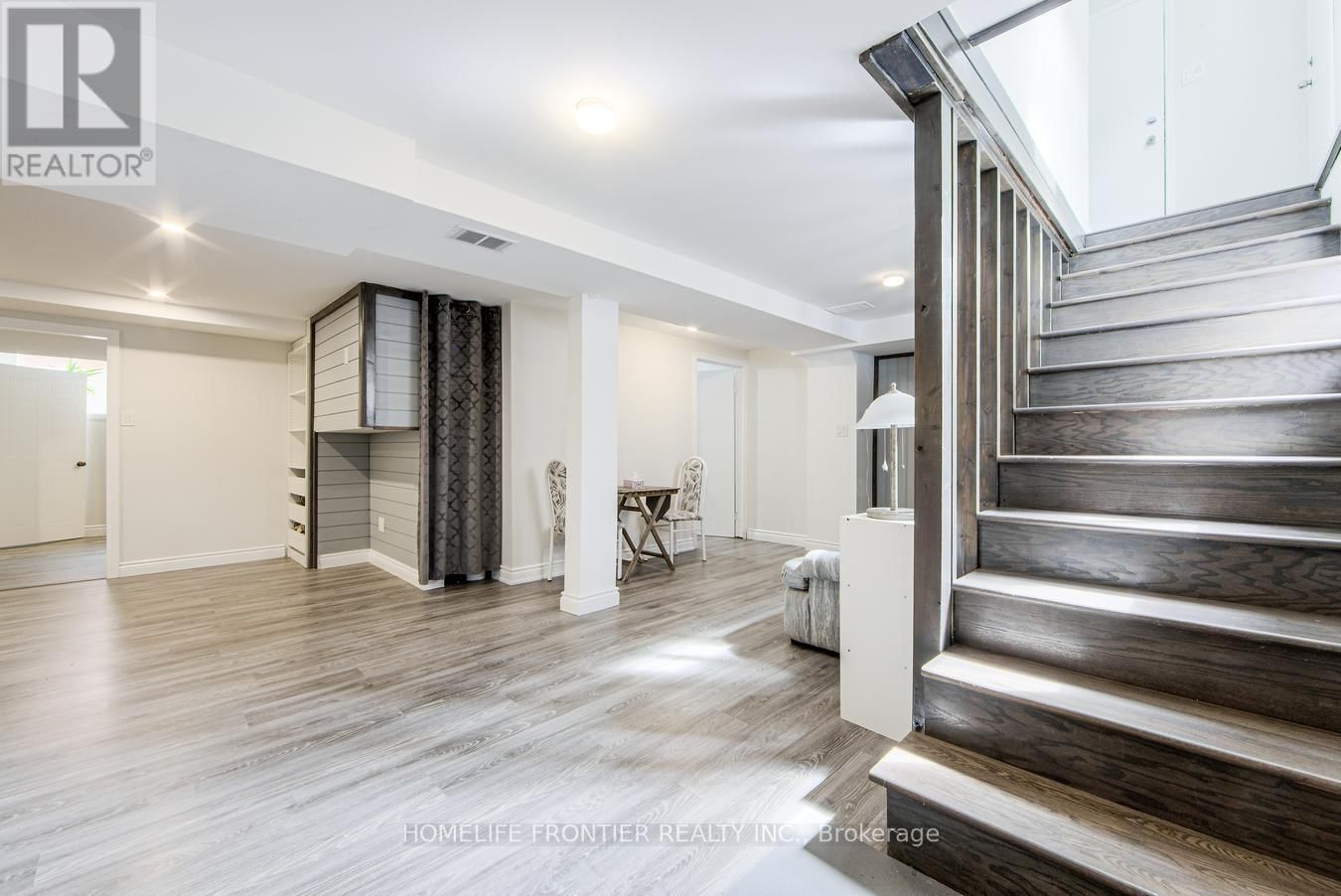 292 CROSSLAND GATE Image 43