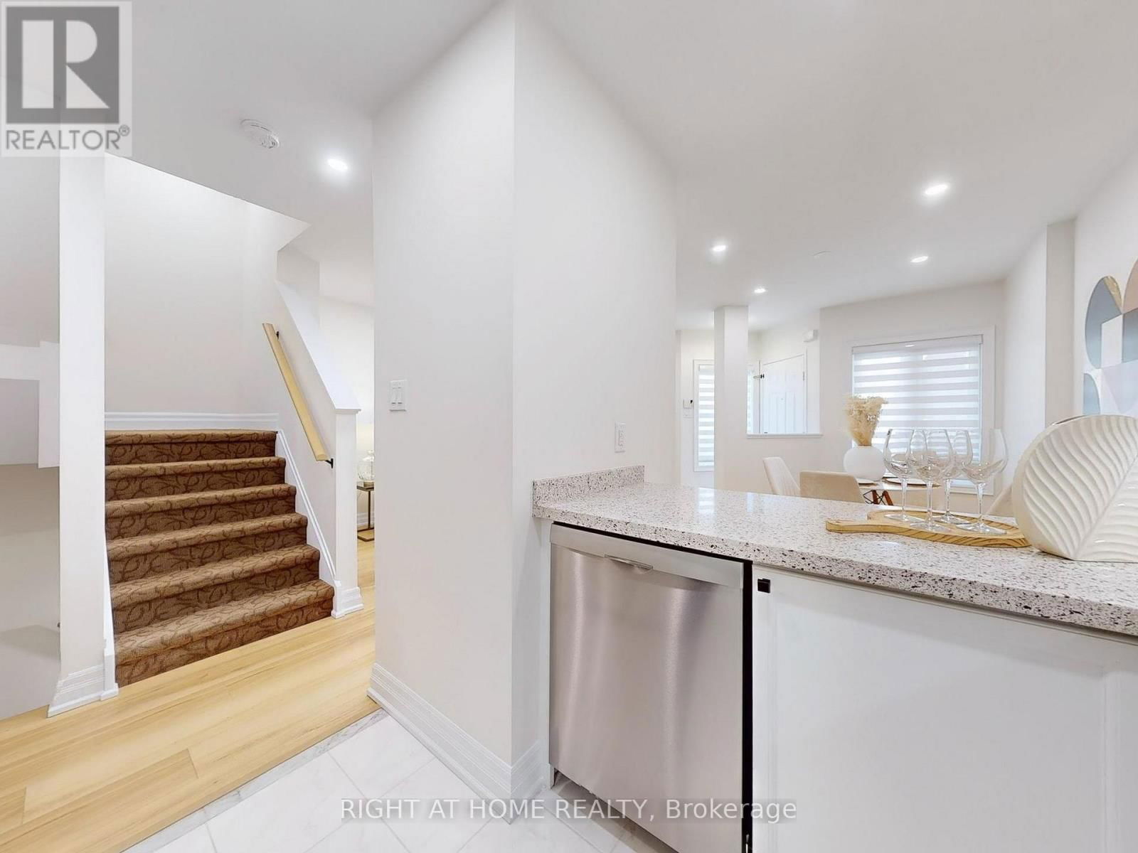 3 - 735 NEW WESTMINSTER DRIVE Image 13